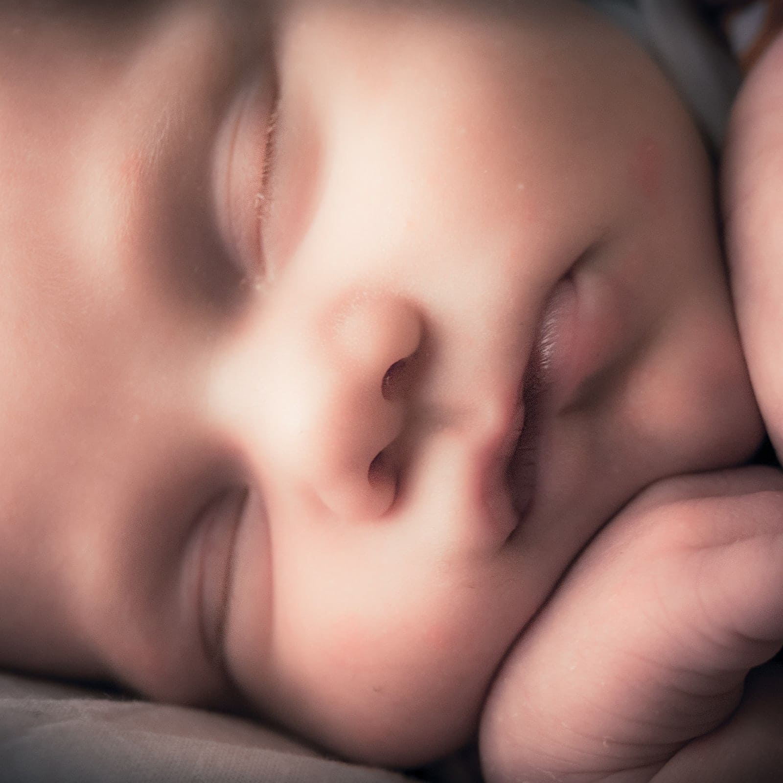 Изображение карточки: Что чувствует ребёнок во время родов